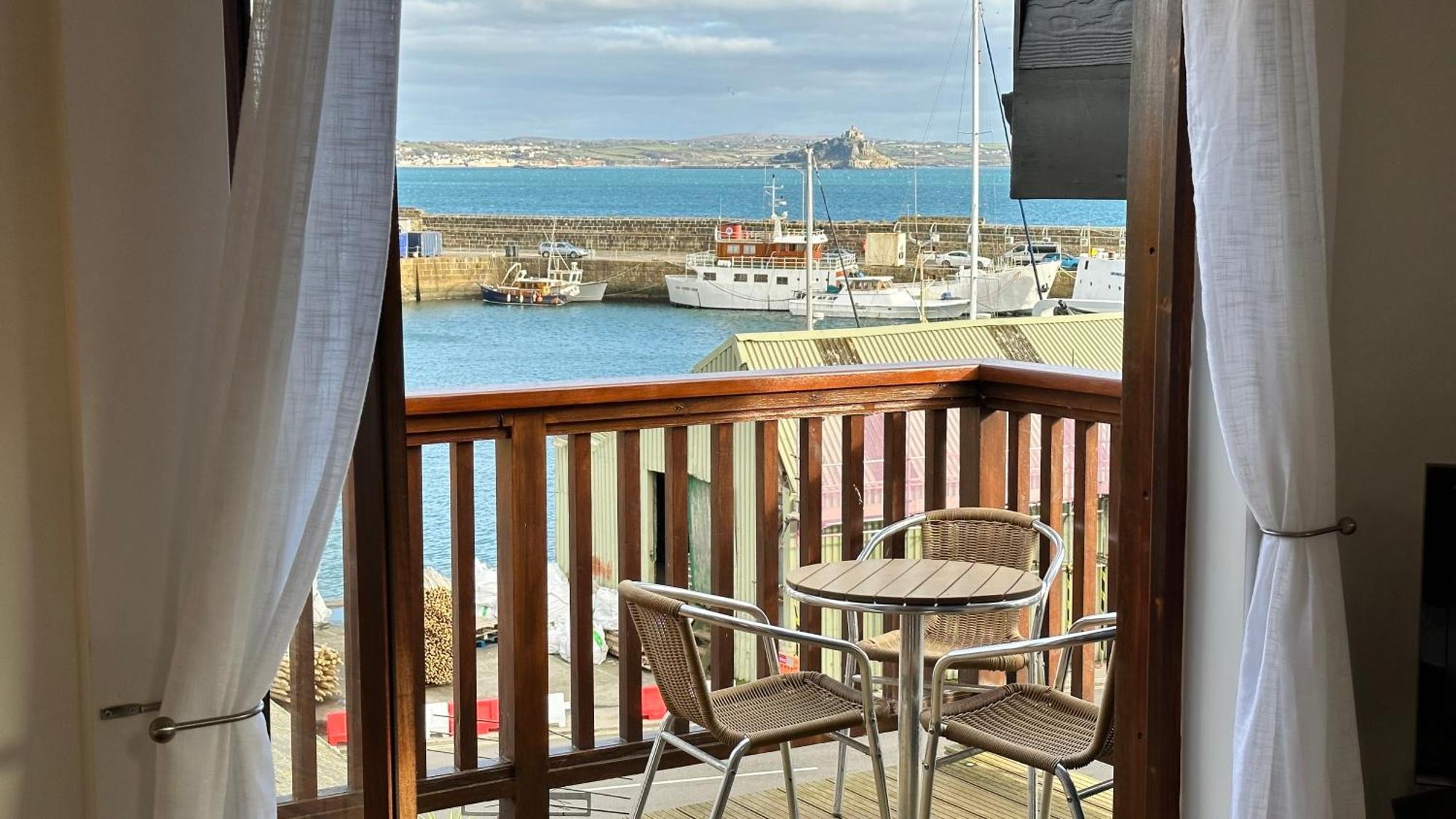 Penthouse 3 - Spacious Harbourside Apartment With Stunning Sea Views 펜젠스 외부 사진
